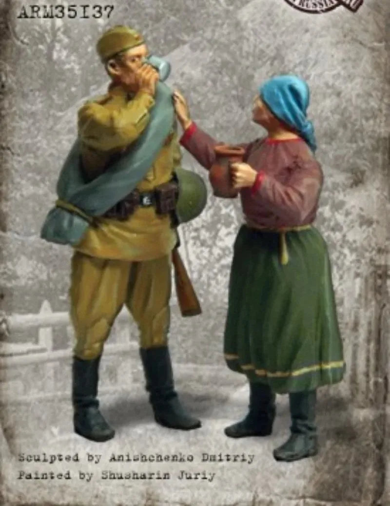 1/35 WWI Russian Soldier & Civilian, 2 Figures, Resin Model Figure Kit, Unassembled and Unpainted