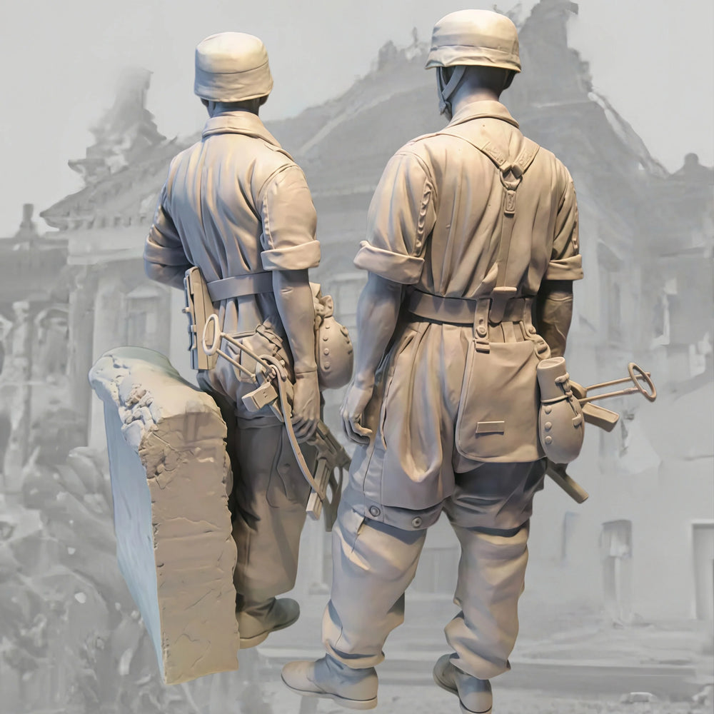 1/16 WWI Infantry Advancing with Gas Masks, 2 Figures, Resin Model Figure Kit, Unassembled and Unpainted