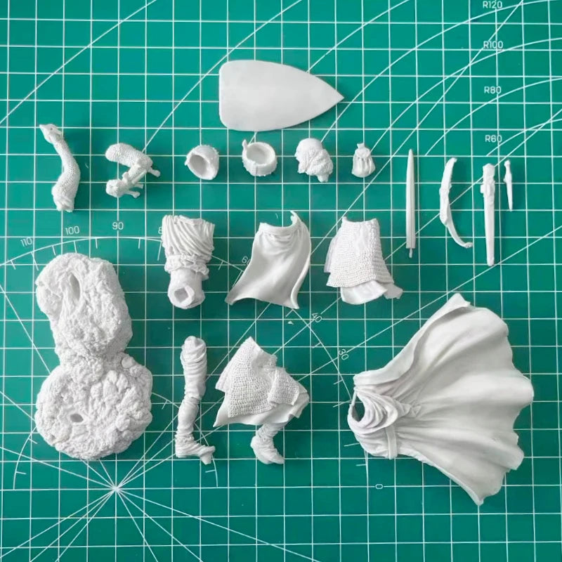 1/24 Medieval Templar Knight with Raised Sword, Resin Model Figure Kit, Unassembled and Unpainted