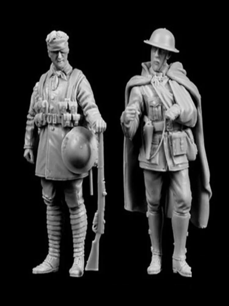 1/35 WWI German Officer with Pickelhaube and Infantryman, 2 Figures, Resin Model Figure Kit, Unassembled and Unpainted