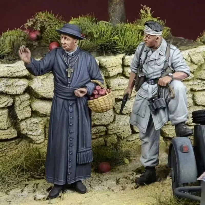 1/35 WWII Soviet Priest & Paratrooper, 2 Figures, Resin Model Figure Kit, Unassembled and Unpainted