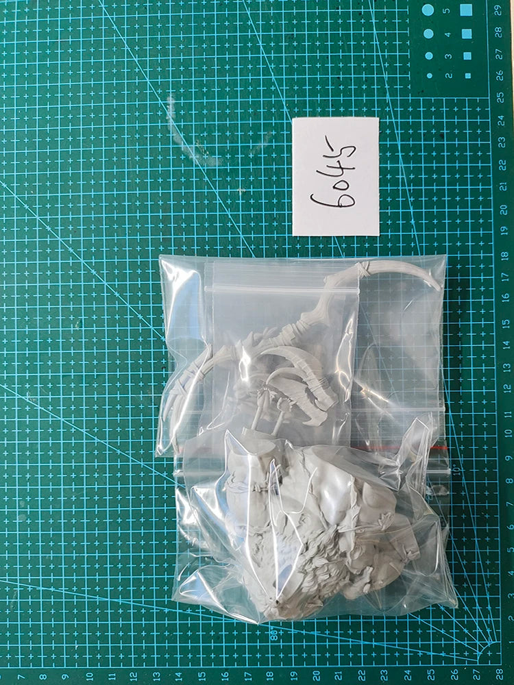 1/10 Fierce Demon with Curved Horns and Fangs, Resin Model Bust Kit, Fantasy Theme, Unassembled and Unpainted