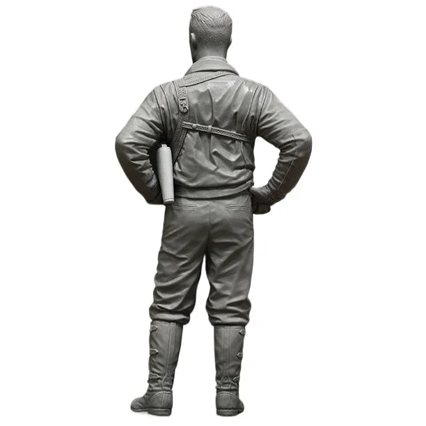 1/16 WWII US Tank Commander Hands on Hips, Resin Model Figure Kit, Unassembled and Unpainted