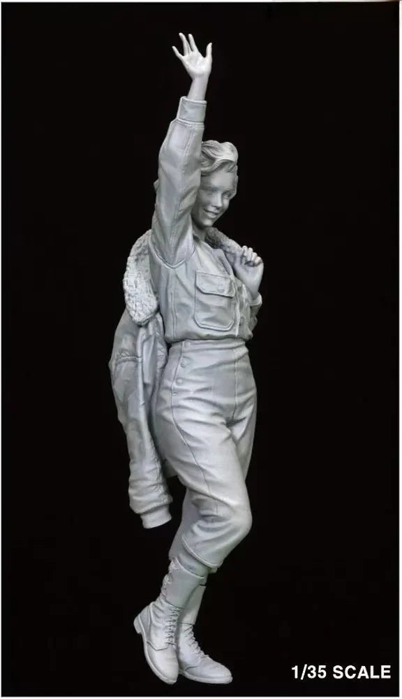 1/35 WWII Female Soldier with Raised Fist, Resin Model Figure Kit, Unassembled and Unpainted