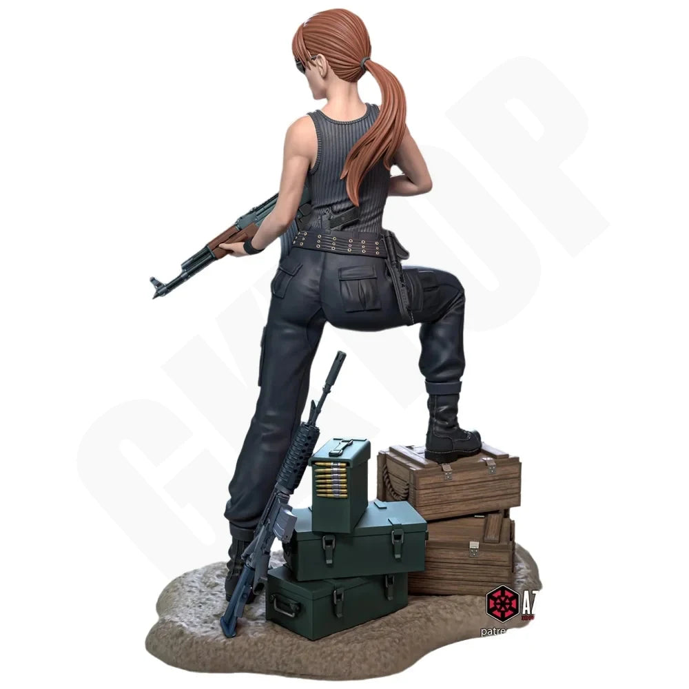 1/24 Modern Red-Haired Female Tactical Operator with Rifle, Resin Model Figure Kit, Unassembled and Unpainted