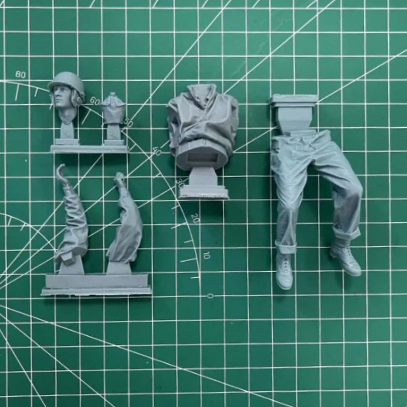 1/16 WWII US M8 Armored Vehicle Crew, 4 Figures, Resin Model Figure Kit, Unassembled and Unpainted