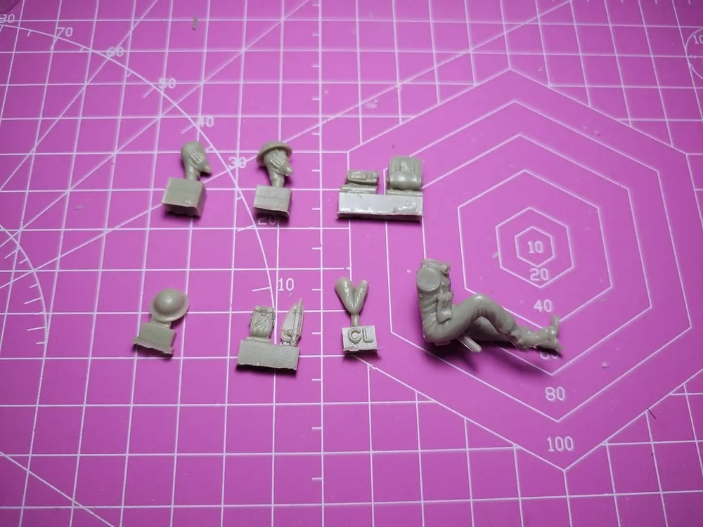 1/35 WWI Soldier Reclining, Resin Model Figure Kit, Unassembled and Unpainted