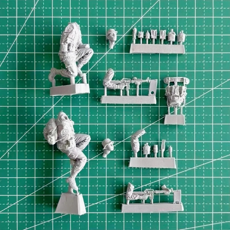 1/35 Vietnam War US LRRP, 2 Figures, Resin Model Figure Kit, Unassembled and Unpainted