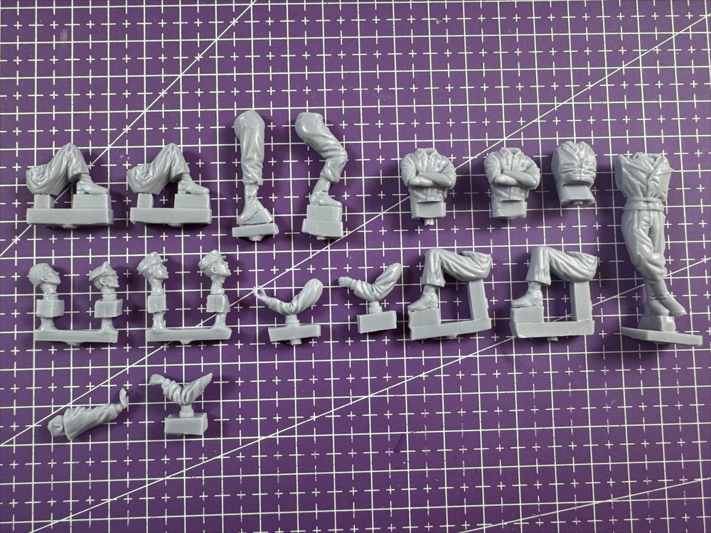 1/35 WWII German 16th Corps Crew, 9 Figures, Resin Model Figure Kit, Unassembled and Unpainted