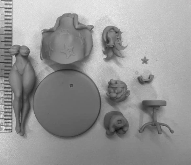 1/24 Cartoon Nurse with Cherub, 2 Figures, Resin Model Figure Kit, Unassembled and Unpainted