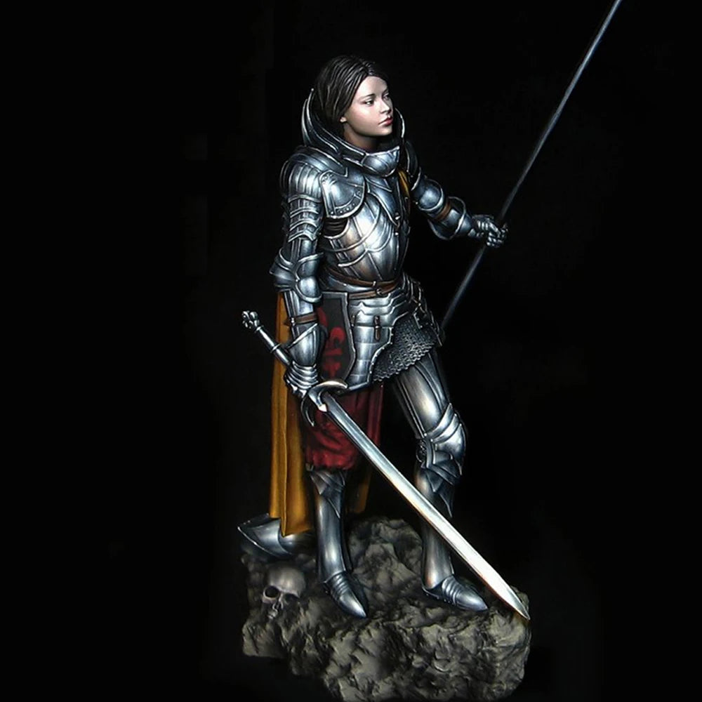 1/24 Medieval Female Knight with Claymore and Banner, Resin Model Figure Kit, Unassembled and Unpainted