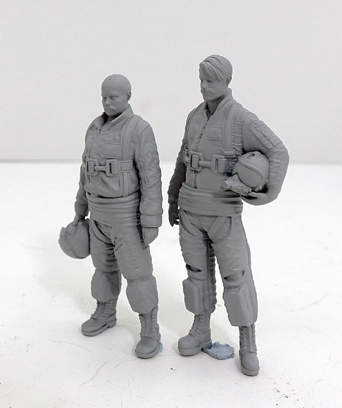 1/35 Modern Tactical Operators Vehicle, 2 Figures, Resin Model Figure Kit, Unassembled and Unpainted