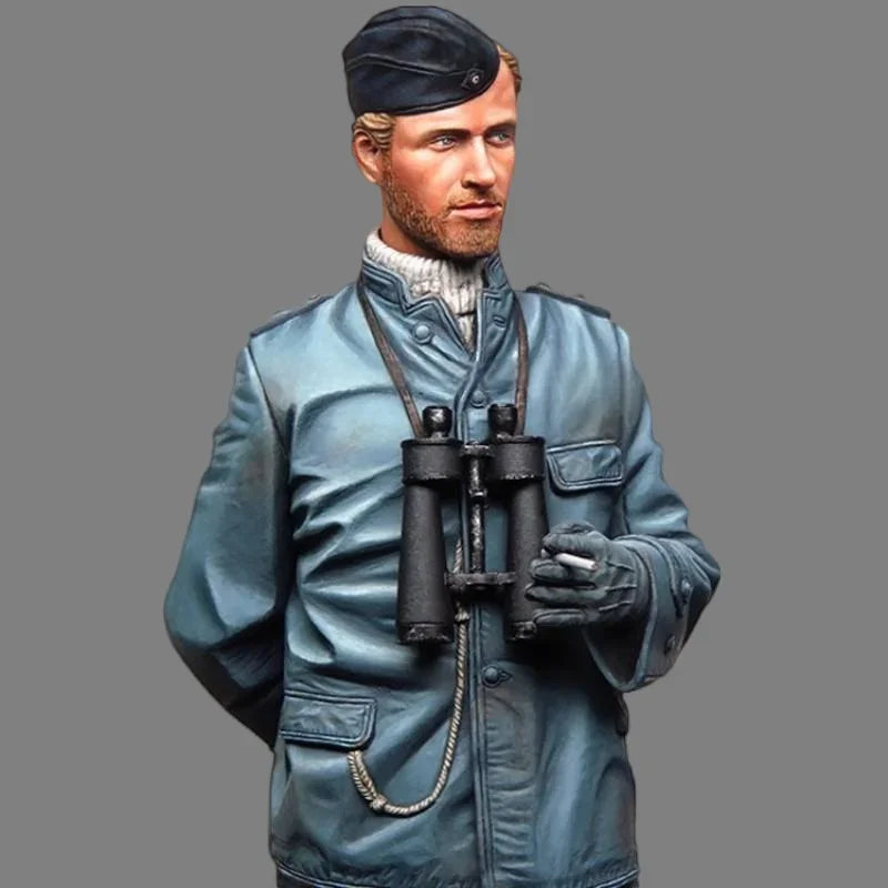 1/16 WWII German Luftwaffe Officer with Binoculars, Resin Model Figure Kit, Unassembled and Unpainted