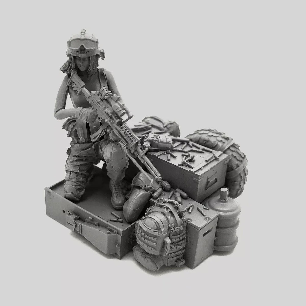 1/35 Modern American Female Soldier, Resin Model Figure Kit, Unassembled and Unpainted