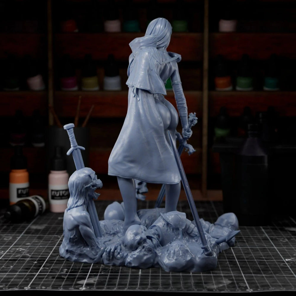 Female Warrior with Greatsword, Resin Model Figure Kit, Fantasy Theme, Unassembled and Unpainted