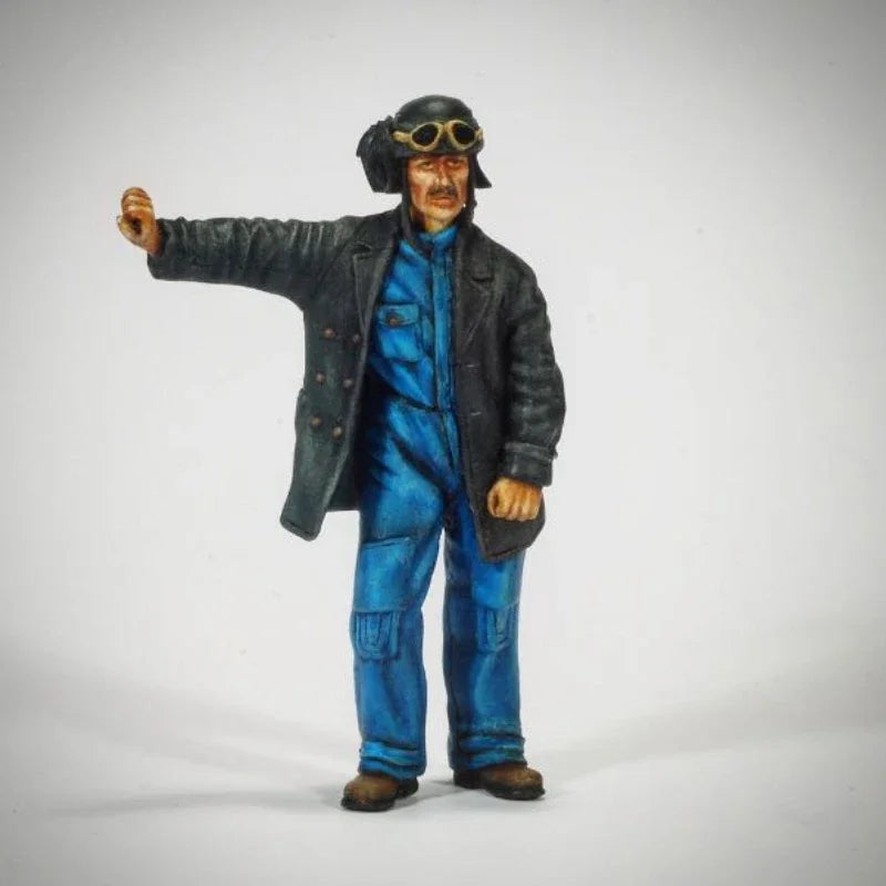 1/35 WWII German Pilots in Flight Suits, 2 Figures, Resin Model Figure Kit, Unassembled and Unpainted