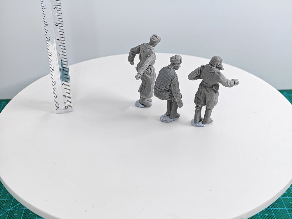 1/35 WWII Soviet Infantry Squad Advancing, 3 Figures, Resin Model Figure Kit, Unassembled and Unpainted