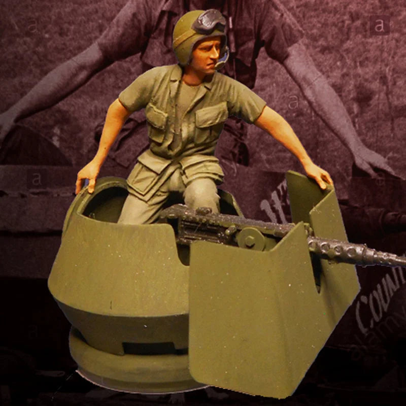 1/35 WWII German Panzer Commander in Turret, Resin Model Figure Kit, Unassembled and Unpainted
