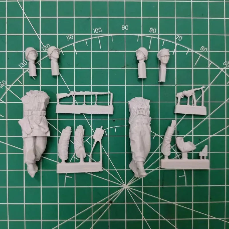1/35 WWII German Infantry Advancing with Winter Coat and Field Cap, 2 Figures, Resin Model Figure Kit, Unassembled and Unpainted