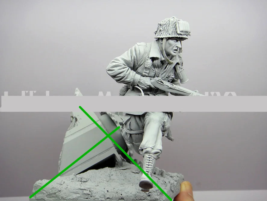 1/16 WWII German Infantryman Charging, Resin Model Figure Kit, Unassembled and Unpainted