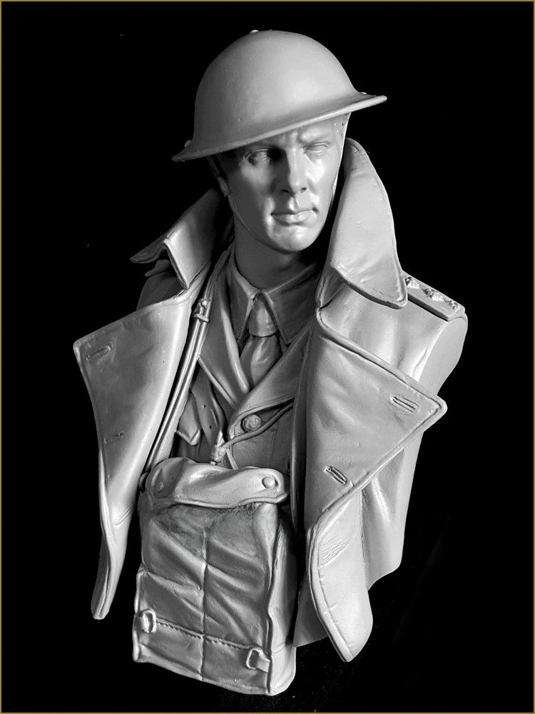 1/10 WWI British Officer in Greatcoat and Scarf, Resin Model Bust Kit, Unassembled and Unpainted