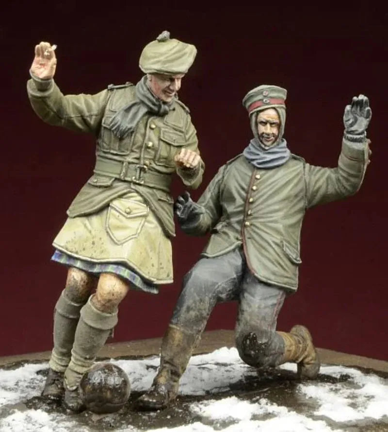 1/35 WWI Christmas Truce Scene, 2 Figures, Resin Model Figure Kit, Unassembled and Unpainted