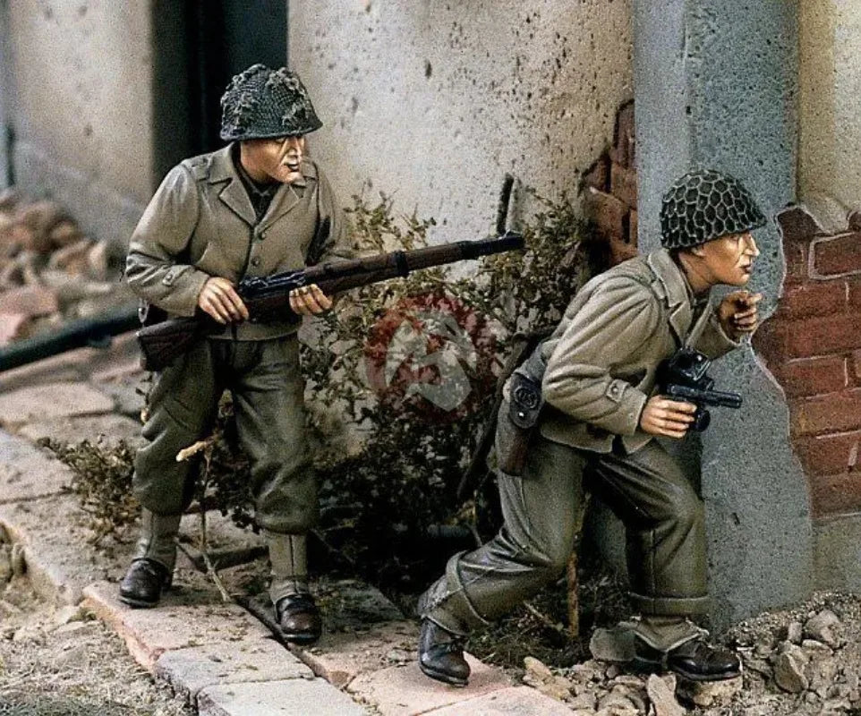 1/35 WWII US Infantry European Theater, 2 Figures, Resin Model Figure Kit, Unassembled and Unpainted
