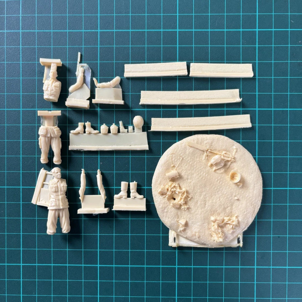 1/35 WWII American Airborne & German POW, 3 Figures, Resin Model Figure Kit, Unassembled and Unpainted