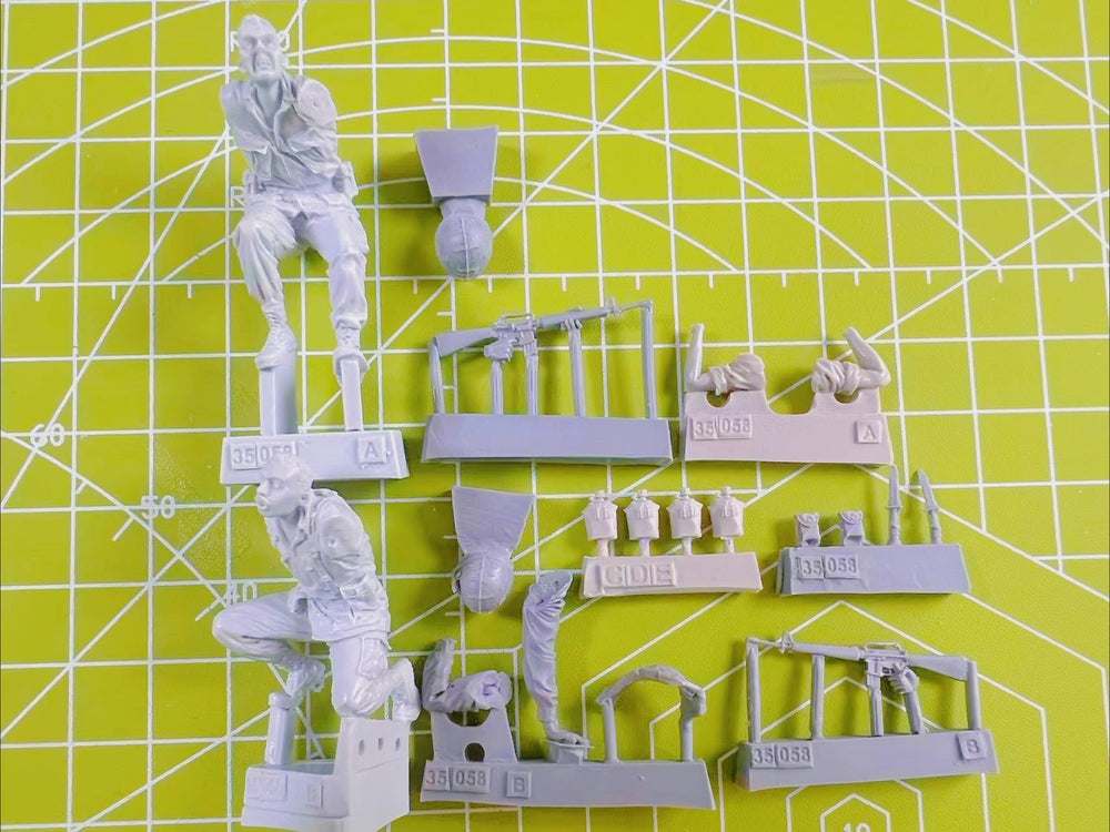 1/35 Modern US Marine Corps Combat, 2 Figures, Resin Model Figure Kit, Unassembled and Unpainted