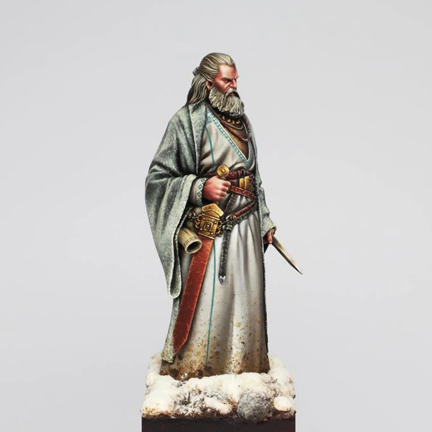 1/24 Bearded Wizard with Red Greatsword, Resin Model Figure Kit, Fantasy Theme, Unassembled and Unpainted