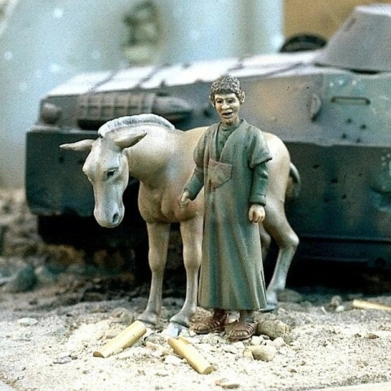 1/35 Modern Arab Street Boy with Donkey, Resin Model Figure Kit, Unassembled and Unpainted