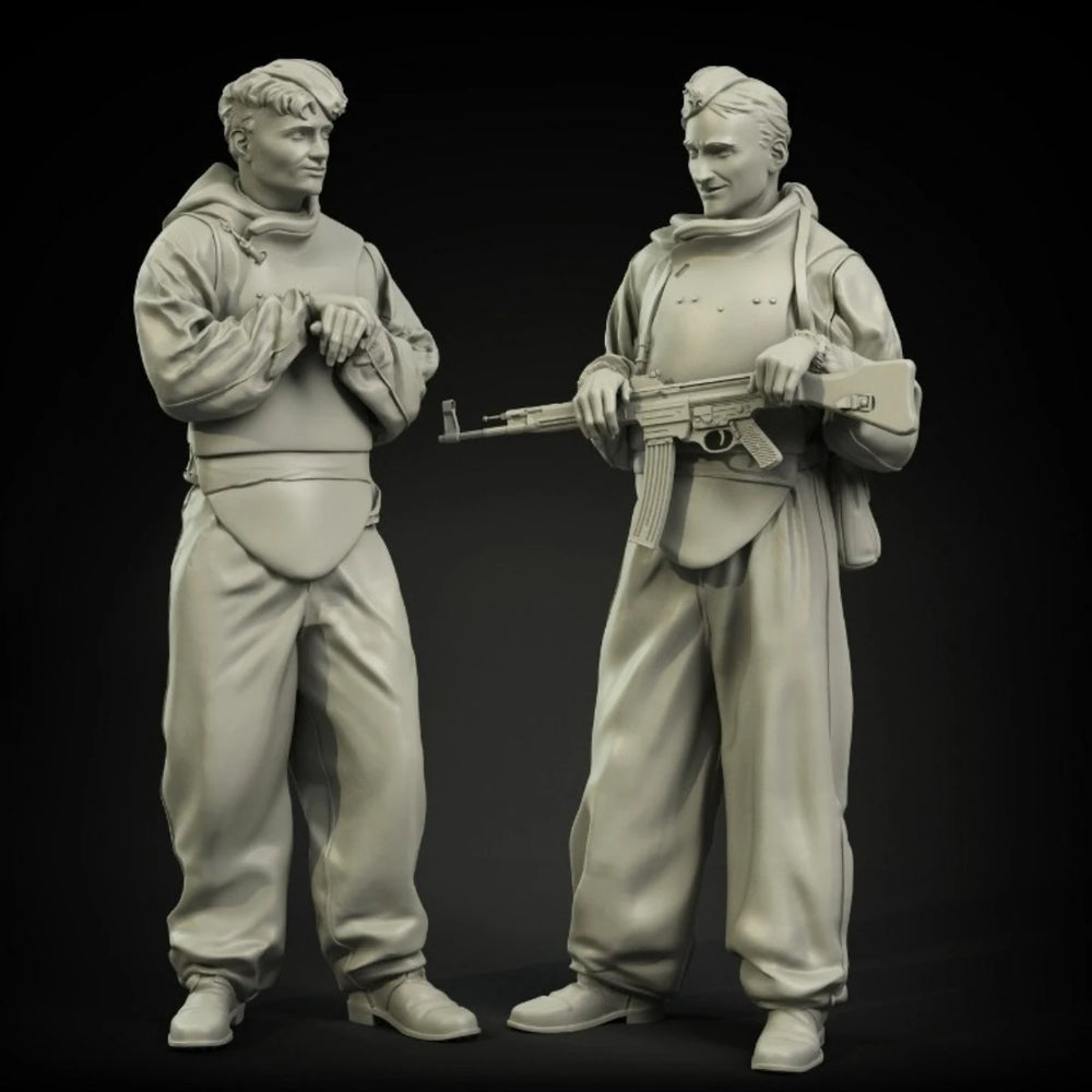 1/35 WWII Soviet Assault Engineers, 2 Figures, Resin Model Figure Kit, Unassembled and Unpainted