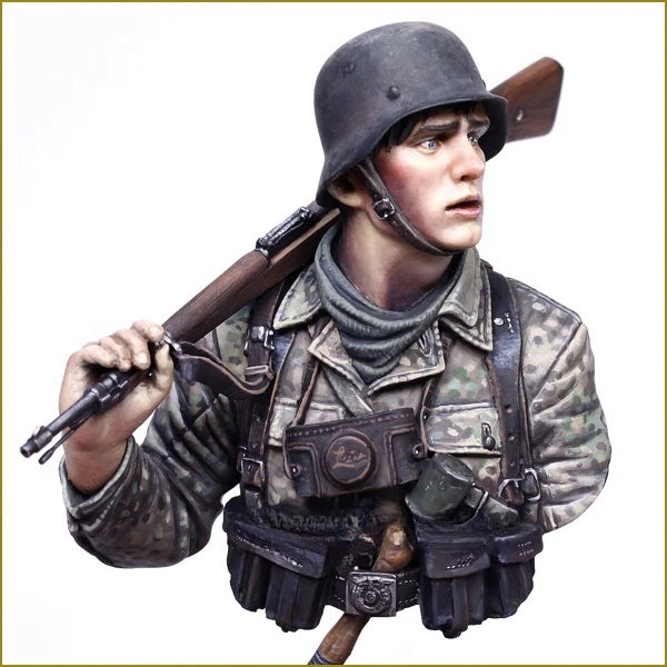 1/10 WWII German Soldier with Rifle, Resin Model Bust Kit, Unassembled and Unpainted