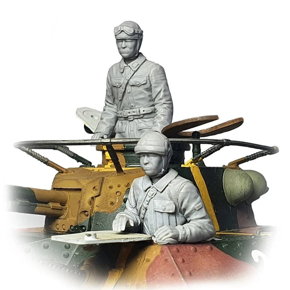 1/35 WWII Soviet Tank Crew with Armed Loader, 2 Figures, Resin Model Figure Kit, Unassembled and Unpainted