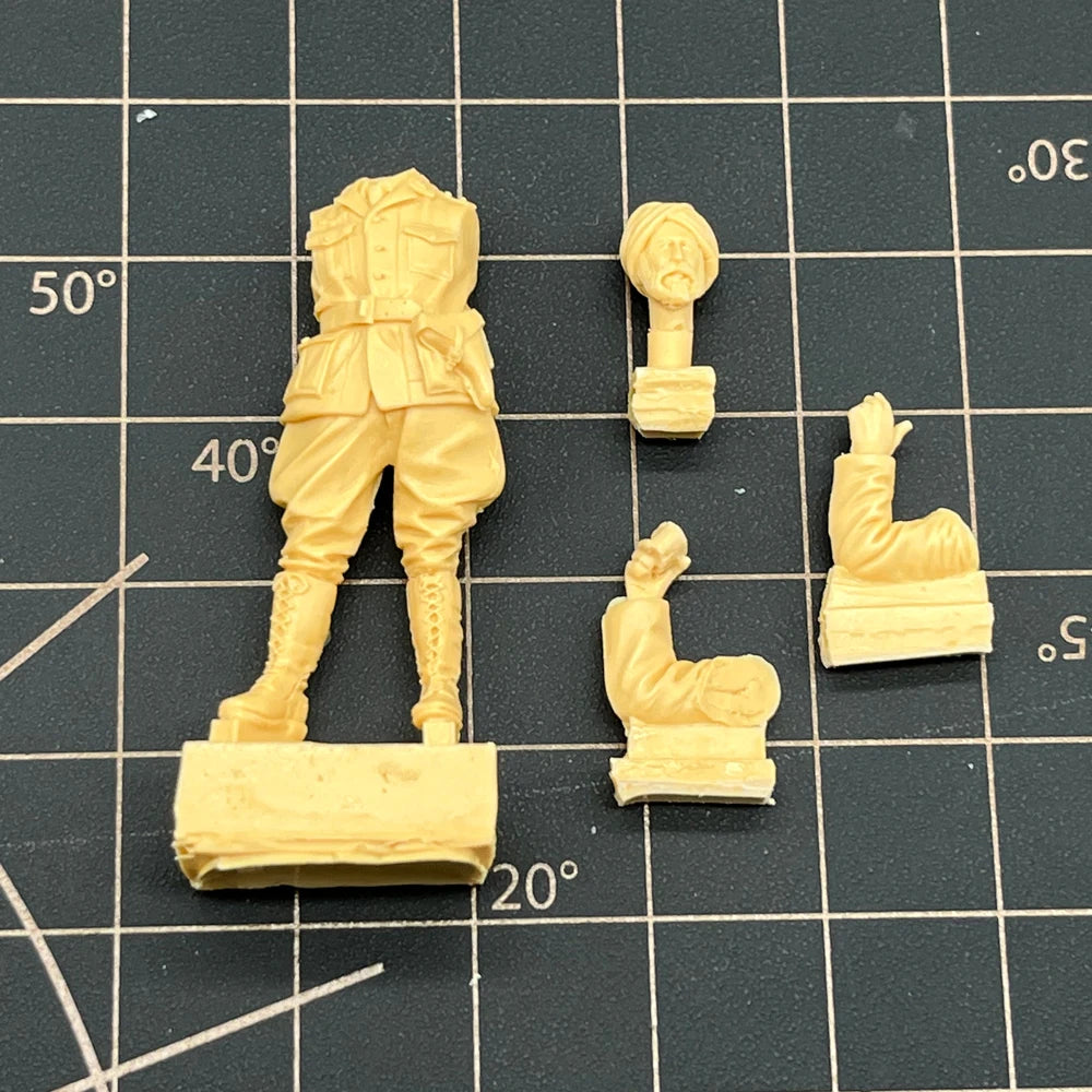 1/35 WWI British Indian Infantry in Pith Helmet, Resin Model Figure Kit, Unassembled and Unpainted