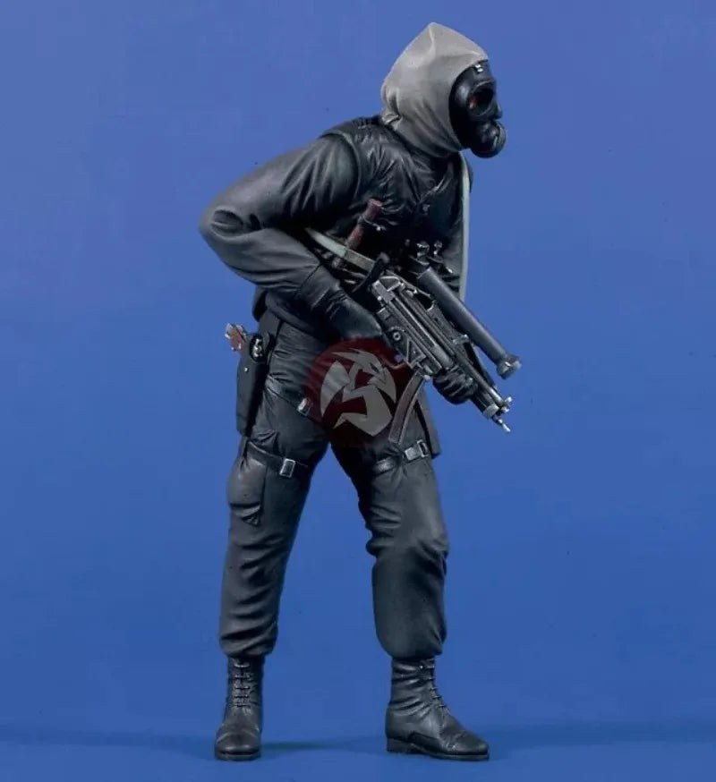 1/16 Modern SAS Operator in Balaclava Advancing with Rifle, Resin Model Figure Kit, Unassembled and Unpainted