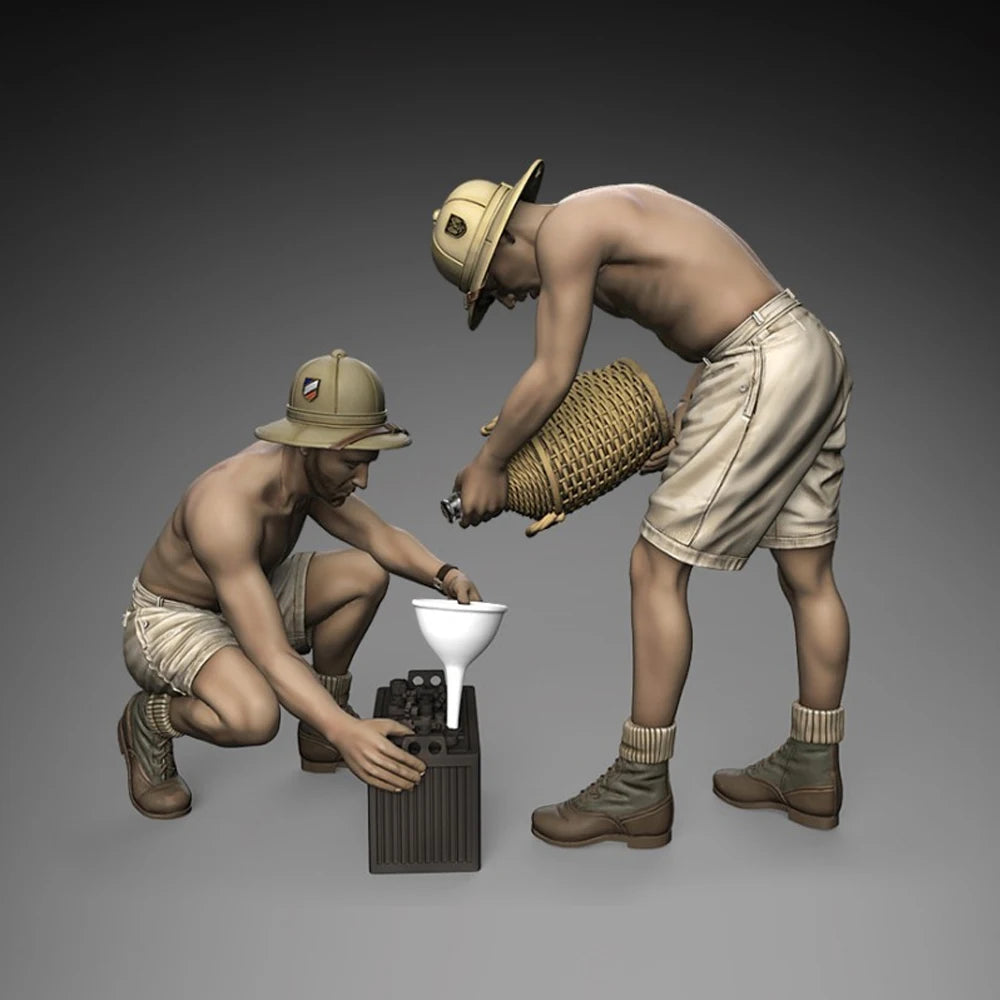 1/35 WWII German DAK Battery Maintenance, 2 Figures, Resin Model Figure Kit, Unassembled and Unpainted