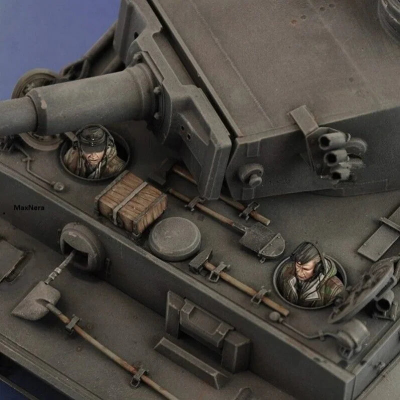 1/35 WWII German Panzer Crew in Turret, 4 Figures, Resin Model Figure Kit, Unassembled and Unpainted