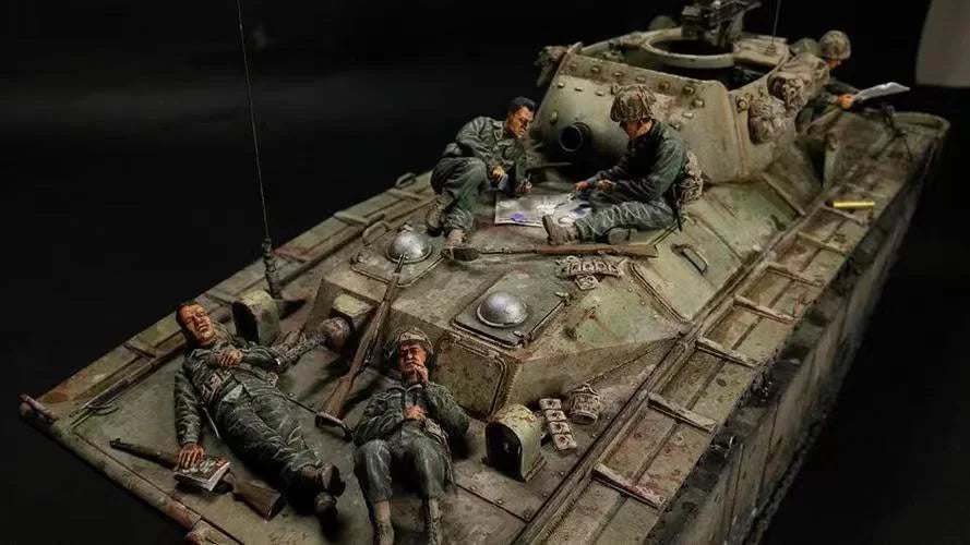 1/35 WWII German Panzer Crew in Battle Positions, 5 Figures, Resin Model Diorama Kit, Unassembled and Unpainted