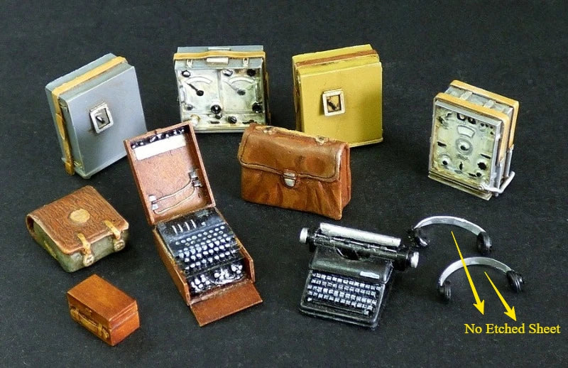 1/35 WWII German Radio Communications, 3 Figures, Resin Model Diorama Kit, Unassembled and Unpainted