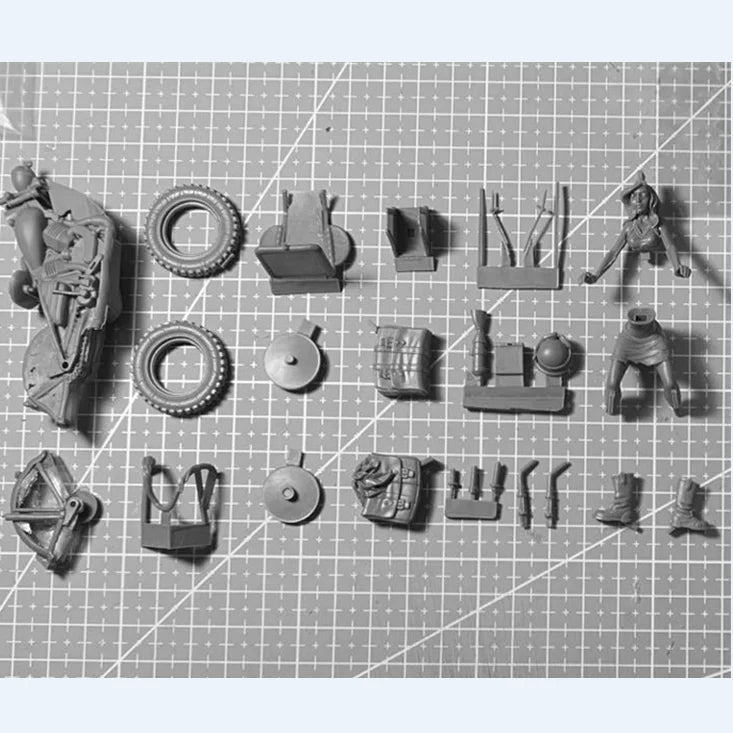1/24 Pin-up Girl on Motorcycle, Resin Model Figure Kit, Unassembled and Unpainted
