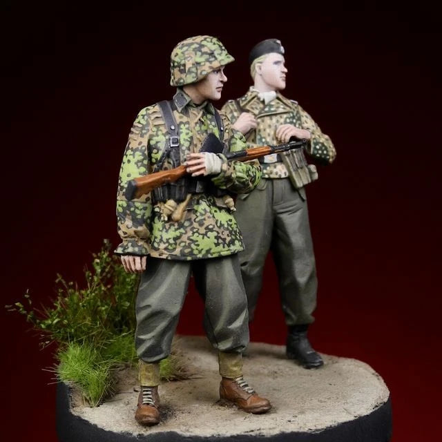 1/35 WWII German Infantry Splinter Camo Squad, 2 Figures, Resin Model Figure Kit, Unassembled and Unpainted