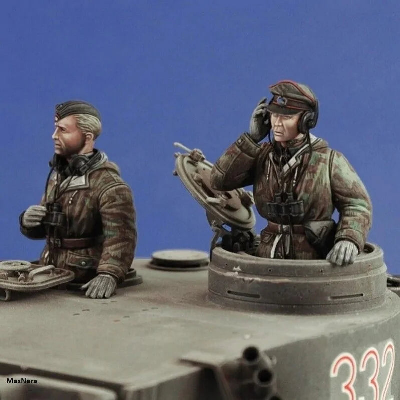 1/35 WWII German Panzer Crew in Turret, 4 Figures, Resin Model Figure Kit, Unassembled and Unpainted