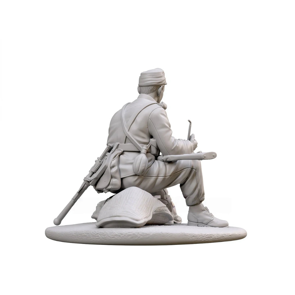 75mm WWII Infantry Messenger with Dove, 2 Figures, Resin Model Figure Kit, Unassembled and Unpainted