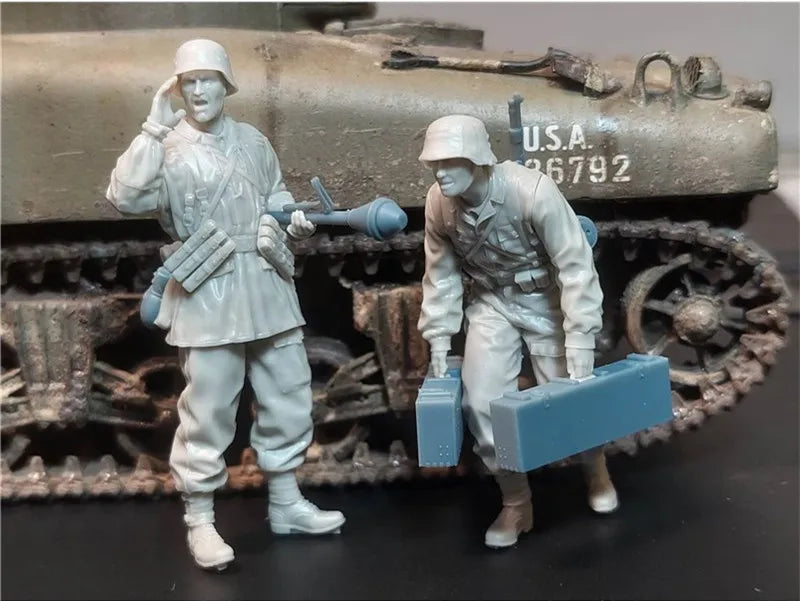 1/35 WWII Allied US Army Soldiers, 2 Figures, Resin Model Figure Kit, Unassembled and Unpainted