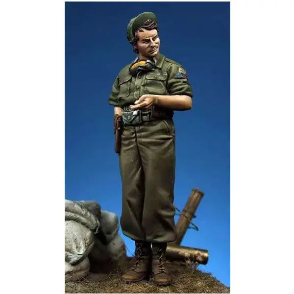 1/35 WWII British Artillery Officer with Binoculars, Resin Model Figure Kit, Unassembled and Unpainted