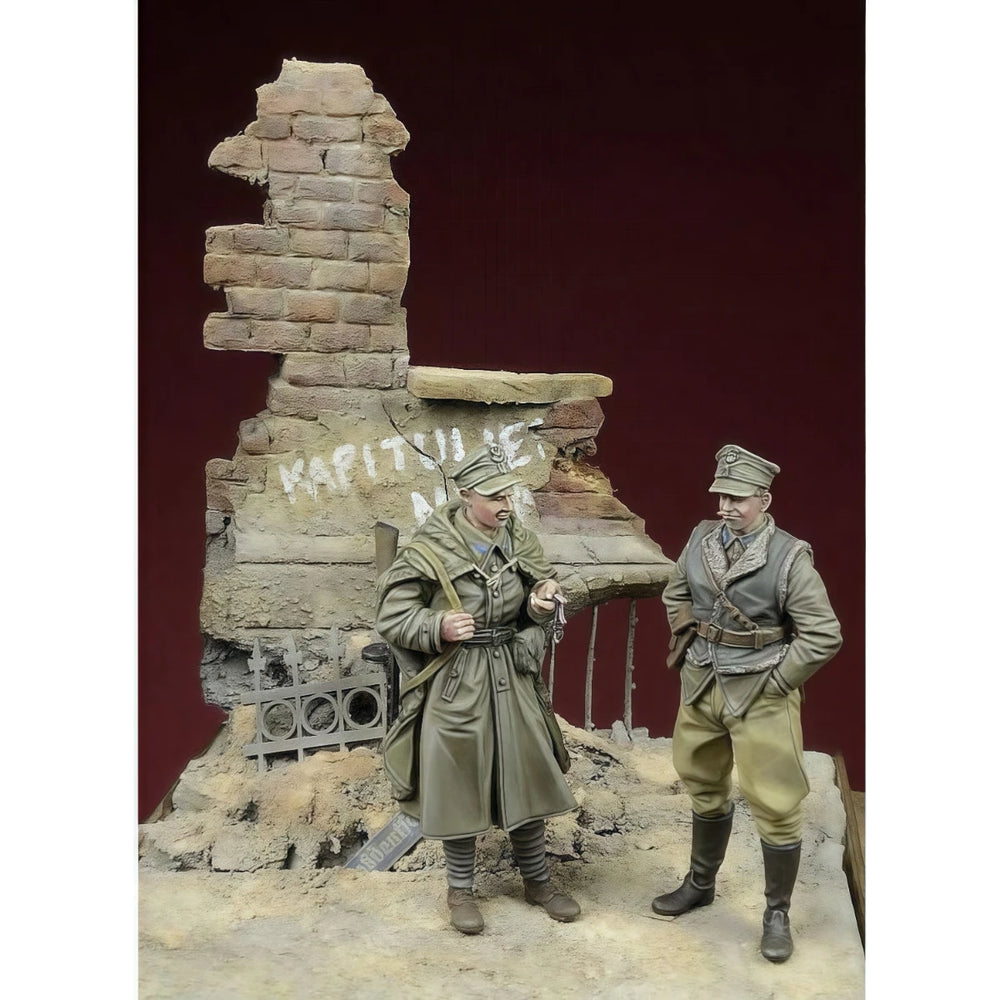 1/35 WWII Polish Freedom Fighters Berlin 1945, 2 Figures, Resin Model Diorama Kit, Unassembled and Unpainted