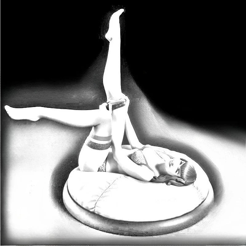 1/24 Classic Pin-up Reclining with Bat, Resin Model Figure Kit, Unassembled and Unpainted