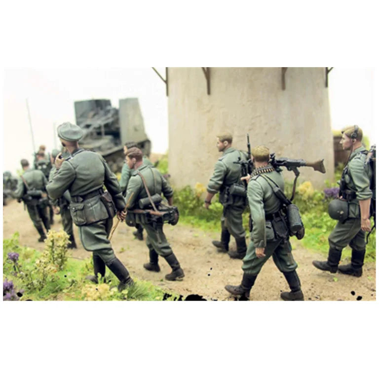 1/35 Modern Infantry Squad Assaulting Fortified Position, 12 Figures, Resin Model Figure Kit, Unassembled and Unpainted