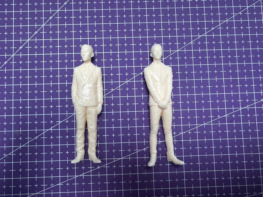 1/24 Modern Civilian Businessmen, 2 Figures, Resin Model Figure Kit, Unassembled and Unpainted